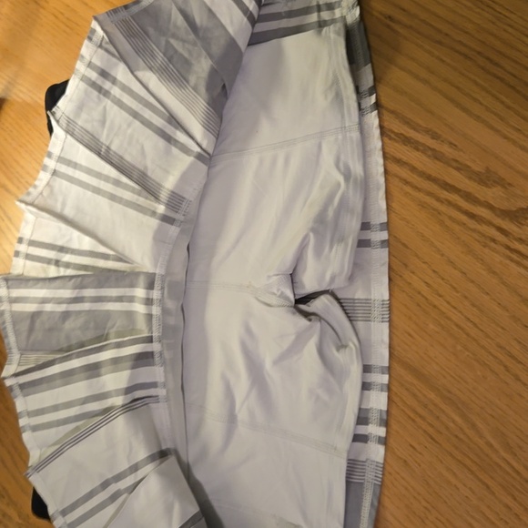 Lululemon Run: Pace Setter Skirt  8 Reg - Picture 9 of 9